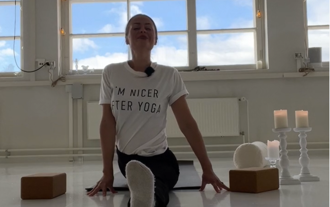 Flow to Hanumanasana aka Spagaatti